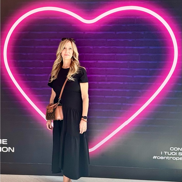 Meet your Posher, Linda - Picture 1 of 2